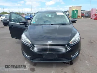 2017 Ford Focus Titanium z VIN 1FADP3N24HL326330, wystawiony jako IAAI lot #42594927 z przebiegiem 54 727 mil mil oraz . Historia ofert i sprzedaży dostępna na DreamBid. Obrazek 6.