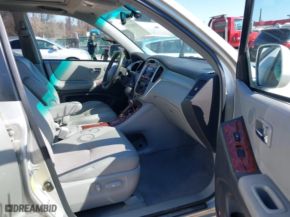 2006 Toyota Highlander w/3rd Row with VIN JTEEP21A560147097, listed as a IAAI auction lot 41602331 with 138,949 mi miles. Bid and sale history available at carsss.com. Image 5.