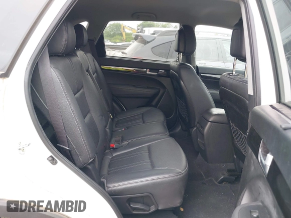 2014 Kia Sorento LX z VIN 5XYKT3A62EG533070, wystawiony jako IAAI lot #42363163 z przebiegiem 121 368 mil mil oraz . Historia ofert i sprzedaży dostępna na DreamBid. Obrazek 8.