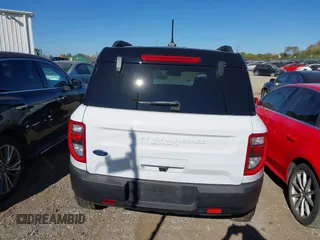 2023 Ford Bronco Sport Badlands z VIN 3FMCR9D93PRD33699, wystawiony jako IAAI lot #40632148 z przebiegiem 21 363 mil mil oraz . Historia ofert i sprzedaży dostępna na DreamBid. Obrazek 16.