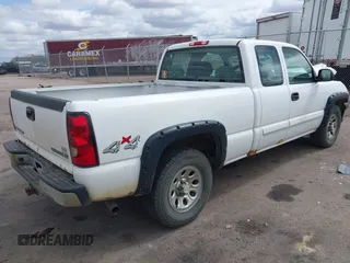 2005 Chevrolet Silverado 1500 Z71 z VIN 1GCEK19Z25Z282216, wystawiony jako IAAI lot #41931370 z przebiegiem 194 961 mil mil oraz . Historia ofert i sprzedaży dostępna na DreamBid. Obrazek 4.