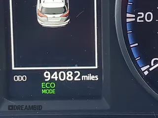 2017 Toyota RAV4 LE z VIN JTMZFREV4HJ112174, wystawiony jako IAAI lot #40311487 z przebiegiem 94 082 mil mil oraz . Historia ofert i sprzedaży dostępna na DreamBid. Obrazek 15.