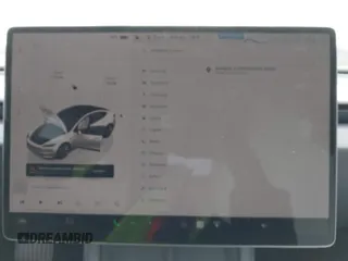 2025 Tesla Model 3 Long Range z VIN 5YJ3E1EB3SF899746, wystawiony jako IAAI lot #41678122 z przebiegiem 2 249 mil mil oraz . Historia ofert i sprzedaży dostępna na DreamBid. Obrazek 18.