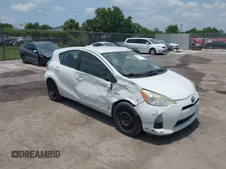 2013 Toyota Prius One z VIN JTDKDTB33D1547446, wystawiony jako IAAI lot #42309927 z przebiegiem 218 302 mil mil oraz . Historia ofert i sprzedaży dostępna na DreamBid. Obrazek 1.