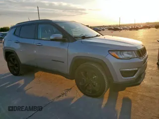 2020 Jeep Compass Altitude z VIN 3C4NJCBB7LT118041, wystawiony jako Copart lot #52822225 z przebiegiem 76 700 mil mil oraz Szkody całkowita. Historia ofert i sprzedaży dostępna na DreamBid. Obrazek 4.