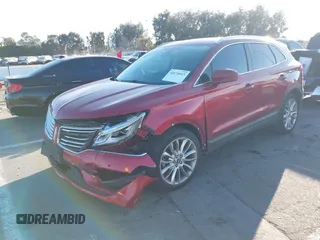 2015 Lincoln MKC z VIN 5LMCJ1A90FUJ40816, wystawiony jako IAAI lot #41674923 z przebiegiem 76 394 mil mil oraz . Historia ofert i sprzedaży dostępna na DreamBid. Obrazek 18.