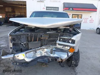 1996 Chevrolet Tahoe with VIN 1GNEK13R3TJ318572, listed as a IAAI auction lot 41419555 with 199,201 mi miles. Bid and sale history available at carsss.com. Image 6.