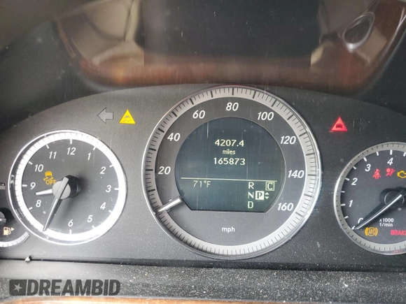 2010 Mercedes-Benz E 350 Luxury z VIN WDDHF8HB3AA147100, wystawiony jako Copart lot #55555295 z przebiegiem 165 873 mil mil oraz Szkoda całkowita • Salvage title. Historia ofert i sprzedaży dostępna na DreamBid. Obrazek 9.