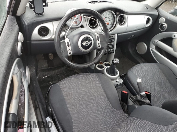 2002 MINI Hardtop with VIN WMWRC33482TC36332, listed as a Copart auction lot 42811115 with 203,708 mi miles and Salvage Title. Bid and sale history available at DreamBid. Image 8.