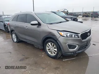 2018 Kia Sorento LX z VIN 5XYPG4A3XJG376789, wystawiony jako IAAI lot #40957722 z przebiegiem 125 756 mil mil oraz . Historia ofert i sprzedaży dostępna na DreamBid. Obrazek 1.