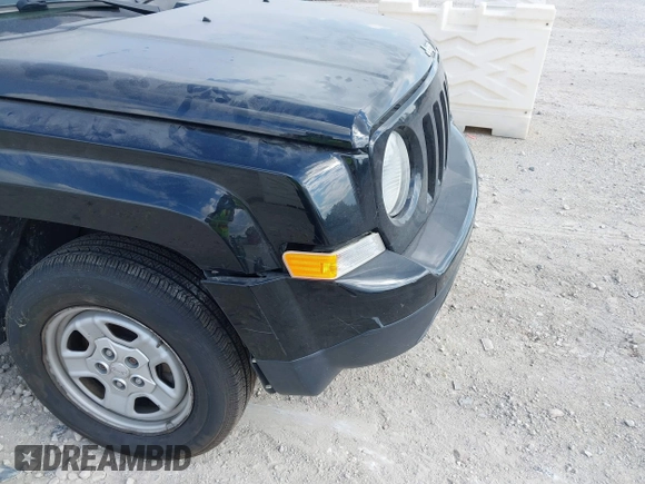 2015 Jeep Patriot Altitude z VIN 1C4NJRBB5FD189414, wystawiony jako IAAI lot #42390185 z przebiegiem 125 344 mil mil oraz . Historia ofert i sprzedaży dostępna na DreamBid. Obrazek 6.