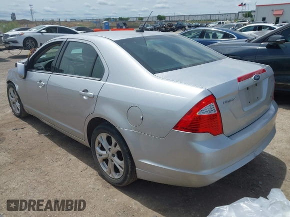 2012 Ford Fusion SE z VIN 3FAHP0HA8CR117122, wystawiony jako IAAI lot #42215141 z przebiegiem 158 703 mil mil oraz . Historia ofert i sprzedaży dostępna na DreamBid. Obrazek 3.