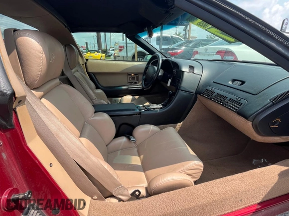 1993 Chevrolet Corvette z VIN 1G1YY23PXP5104890, wystawiony jako Copart lot #82262124 z przebiegiem 82 698 mil mil oraz Czysty tytuł • Clean title. Historia ofert i sprzedaży dostępna na DreamBid. Obrazek 5.