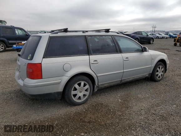 2000 Volkswagen Passat z VIN WVWRH23B6YE274455, wystawiony jako Copart lot #81634704 z przebiegiem 154 076 mil mil oraz Czysty tytuł • Clean title. Historia ofert i sprzedaży dostępna na DreamBid. Obrazek 3.