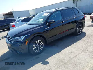 2024 Volkswagen Tiguan S z VIN 3VVRB7AX1RM136302, wystawiony jako IAAI lot #41966586 z przebiegiem 5455 mil mil oraz . Historia ofert i sprzedaży dostępna na DreamBid. Obrazek 18.