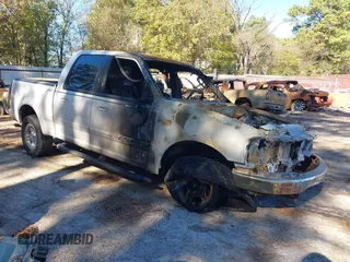 2003 Ford F-150 XLT with VIN 1FTRW07L43KA75198, listed as a IAAI auction lot 40932979 with Not Provided miles. Bid and sale history available at carsss.com. Image 1.