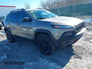 2017 Jeep Cherokee Trailhawk z VIN 1C4PJMBS5HW605447, wystawiony jako IAAI lot #41400196 z przebiegiem 130 960 mil mil oraz . Historia ofert i sprzedaży dostępna na DreamBid. Obrazek 1.