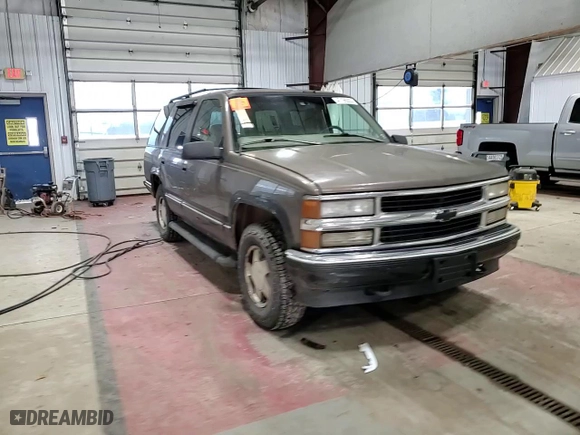 1998 Chevrolet Tahoe with VIN 1GNEK13R0WJ302401, listed as a Copart auction lot 47196925 with 202,595 mi miles and Salvage Title. Bid and sale history available at carsss.com. Image 12.
