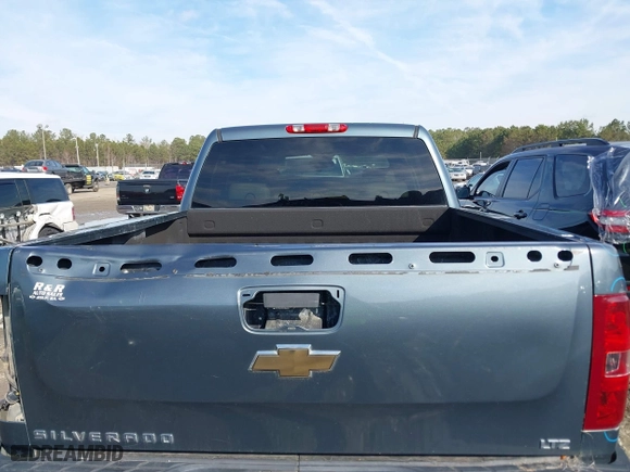 2007 Chevrolet Silverado 1500 LTZ with VIN 2GCEK13M471515148, listed as a IAAI auction lot 41414437 with 220,000 mi miles. Bid and sale history available at carsss.com. Image 6.