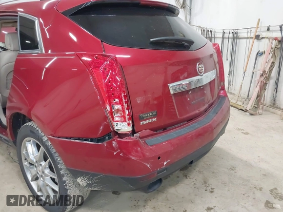 2014 Cadillac SRX Performance Collection z VIN 3GYFNCE30ES596415, wystawiony jako IAAI lot #42329771 z przebiegiem 71 620 mil mil oraz . Historia ofert i sprzedaży dostępna na DreamBid. Obrazek 6.