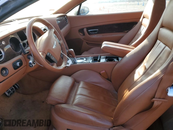 2005 Bentley Continental GT GT z VIN SCBCR63W45C027121, wystawiony jako Copart lot #89028465 z przebiegiem Nie podano mil oraz Czysty tytuł • Clean title. Historia ofert i sprzedaży dostępna na DreamBid. Obrazek 7.