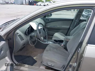 2005 Nissan Altima 2.5 z VIN 1N4AL11E05C141724, wystawiony jako IAAI lot #42482284 z przebiegiem 166 296 mil mil oraz . Historia ofert i sprzedaży dostępna na DreamBid. Obrazek 5.