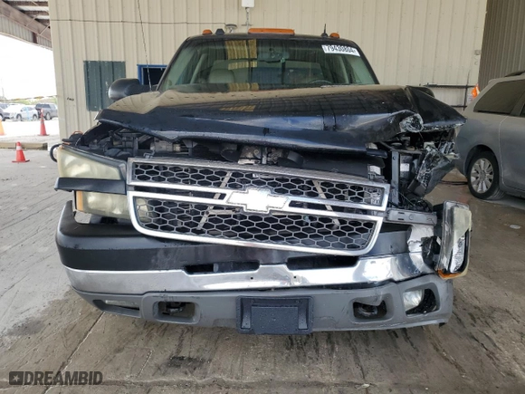 2005 Chevrolet Silverado 3500 LT with VIN 1GCJC33225F860061, listed as a Copart auction lot 79430804 with NaN miles and Salvage Title. Bid and sale history available at carsss.com. Image 5.