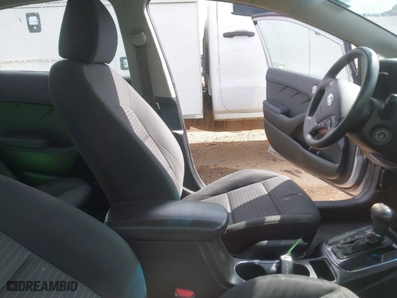 2018 Kia Forte LX with VIN 3KPFL4A76JE256687, listed as a IAAI auction lot 41850523 with 132,371 mi miles. Bid and sale history available at carsss.com. Image 5.
