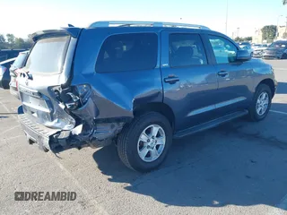 2018 Toyota Sequoia SR5 with VIN 5TDZY5G11JS071489, listed as a IAAI auction lot 41350026 with 47,570 mi miles. Bid and sale history available at carsss.com. Image 4.