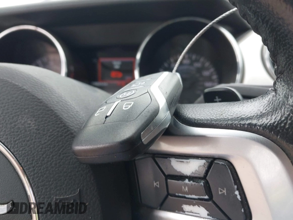 2016 Ford Mustang EcoBoost Premium z VIN 1FATP8UH4G5221806, wystawiony jako IAAI lot #42145462 z przebiegiem 116 223 mil mil oraz . Historia ofert i sprzedaży dostępna na DreamBid. Obrazek 11.