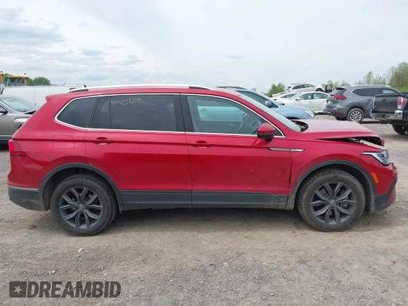 2022 Volkswagen Tiguan SE z VIN 3VV2B7AX9NM129948, wystawiony jako IAAI lot #42247719 z przebiegiem 59 501 mil mil oraz . Historia ofert i sprzedaży dostępna na DreamBid. Obrazek 13.