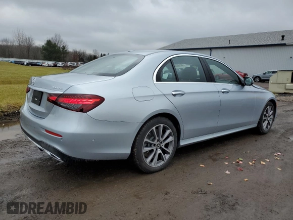 2022 Mercedes-Benz E 450 z VIN W1KZF5KB0NB032899, wystawiony jako Copart lot #82189393 z przebiegiem 16 372 mil mil oraz . Historia ofert i sprzedaży dostępna na DreamBid. Obrazek 3.
