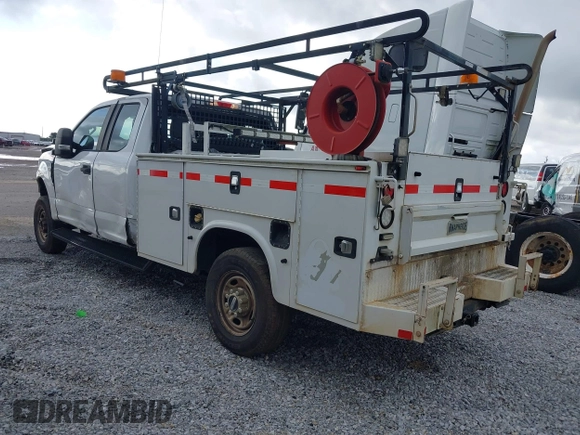 2017 Ford F-250 XL with VIN 1FD7X2B6XHEE15151, listed as a IAAI auction lot 42161769 with 293,798 mi miles and . Bid and sale history available at DreamBid. Image 3.