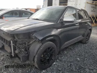 2021 Hyundai Venue SE z VIN KMHRB8A36MU103099, wystawiony jako Copart lot #57094515 z przebiegiem 65 500 mil mil oraz Szkoda całkowita • Salvage title. Historia ofert i sprzedaży dostępna na DreamBid. Obrazek 1.