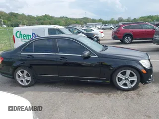 2010 Mercedes-Benz C 300 Sport z VIN WDDGF8BB9AR124264, wystawiony jako IAAI lot #42075919 z przebiegiem 210 433 mil mil oraz . Historia ofert i sprzedaży dostępna na DreamBid. Obrazek 13.