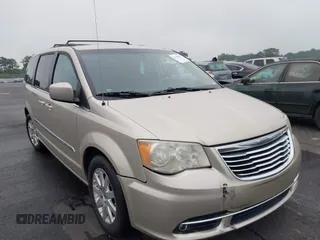 2014 Chrysler Town & Country Touring z VIN 2C4RC1BG9ER157635, wystawiony jako IAAI lot #42443898 z przebiegiem 177 378 mil mil oraz . Historia ofert i sprzedaży dostępna na DreamBid. Obrazek 1.
