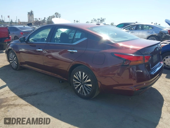 2023 Nissan Altima SV z VIN 1N4BL4DVXPN379301, wystawiony jako IAAI lot #42152983 z przebiegiem 38 374 mil mil oraz . Historia ofert i sprzedaży dostępna na DreamBid. Obrazek 3.