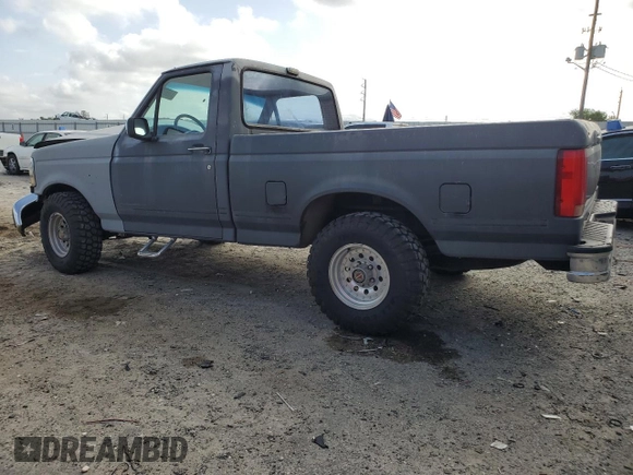 1992 Ford F-150 with VIN 1FTDF15Y4NLA94328, listed as a Copart auction lot 51690965 with 191,656 mi miles and Salvage Title. Bid and sale history available at carsss.com. Image 2.
