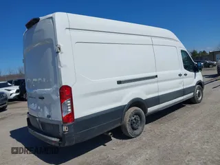 2022 Ford Transit Cargo z VIN 1FTBR3X8XNKA71066, wystawiony jako IAAI lot #41771120 z przebiegiem 87 702 mil mil oraz . Historia ofert i sprzedaży dostępna na DreamBid. Obrazek 4.