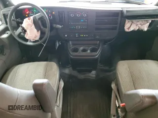 2020 GMC Savana z VIN 1GJZ7PFG2L1162669, wystawiony jako Copart lot #53138554 z przebiegiem 203 517 mil mil oraz Szkoda całkowita • Salvage title. Historia ofert i sprzedaży dostępna na DreamBid. Obrazek 8.