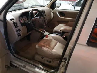 2004 Ford Escape Limited z VIN 1FMCU94124KA53894, wystawiony jako Copart lot #62788415 z przebiegiem 177 654 mil mil oraz Szkoda całkowita • Salvage title. Historia ofert i sprzedaży dostępna na DreamBid. Obrazek 7.