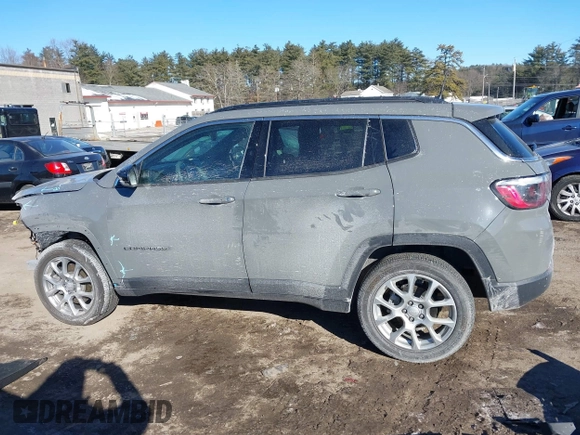 2024 Jeep Compass Latitude Lux z VIN 3C4NJDFN8RT602268, wystawiony jako IAAI lot #41449109 z przebiegiem 11 137 mil mil oraz . Historia ofert i sprzedaży dostępna na DreamBid. Obrazek 14.