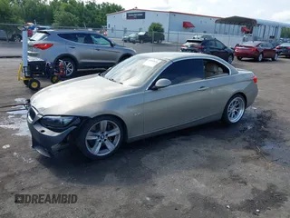 2008 BMW 3 Series 335i z VIN WBAWL73588PX53776, wystawiony jako IAAI lot #42653626 z przebiegiem 128 482 mil mil oraz . Historia ofert i sprzedaży dostępna na DreamBid. Obrazek 2.