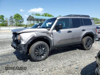 2024 Toyota Land Cruiser z VIN JTEABFAJ1RK018156, wystawiony jako Copart lot #52435875 z przebiegiem 2199 mil mil oraz Szkoda całkowita • Salvage title. Historia ofert i sprzedaży dostępna na DreamBid. Obrazek 1.