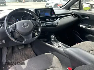 2018 Toyota C-HR XLE z VIN JTNKHMBX1J1008358, wystawiony jako Copart lot #58927015 z przebiegiem 157 018 mil mil oraz Tytuł czysty. Historia ofert i sprzedaży dostępna na DreamBid. Obrazek 9.
