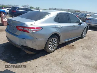 2019 Toyota Camry LE z VIN 4T1B11HK8KU789295, wystawiony jako IAAI lot #41993966 z przebiegiem 94 165 mil mil oraz . Historia ofert i sprzedaży dostępna na DreamBid. Obrazek 4.