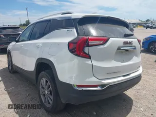 2023 GMC Terrain SLT z VIN 3GKALVEG5PL193925, wystawiony jako IAAI lot #42831280 z przebiegiem 49 297 mil mil oraz . Historia ofert i sprzedaży dostępna na DreamBid. Obrazek 3.