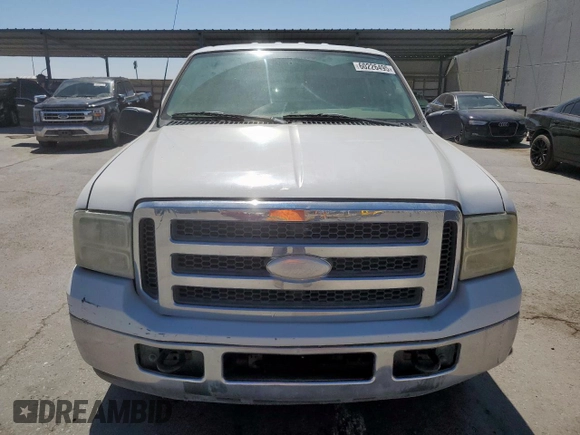 2006 Ford F-250 XL z VIN 1FTSW20596EC03897, wystawiony jako Copart lot #60226495 z przebiegiem 219 044 mil mil oraz Czysty tytuł • Clean title. Historia ofert i sprzedaży dostępna na DreamBid. Obrazek 5.