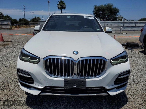 2019 BMW X5 xDrive40i with VIN 5UXCR6C54KLK88490, listed as a Copart auction lot 57917005 with 50,948 mi miles and Salvage title. Bid and sale history available at DreamBid. Image 5.