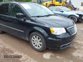 2014 Chrysler Town & Country Touring z VIN 2C4RC1BG8ER124724, wystawiony jako IAAI lot #42248311 z przebiegiem 161 629 mil mil oraz . Historia ofert i sprzedaży dostępna na DreamBid. Obrazek 1.